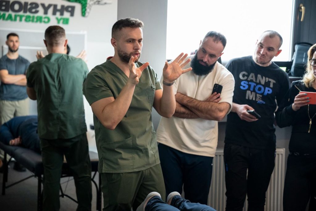 Ce cursuri sunt potrivite pentru specialiști în kinetoterapie? Descoperă programele MedBoost Academy