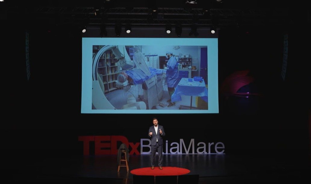 Eroii în halate de plumb – Dr. Iulian Călin, la TEDx Baia Mare, despre vocația și sacrificiul nevăzut din spatele fiecărei vieți salvate