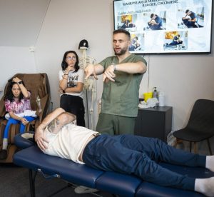 Cum tratează dr. Cristian Drosu durerile de umăr fără operație – exemplu din practică